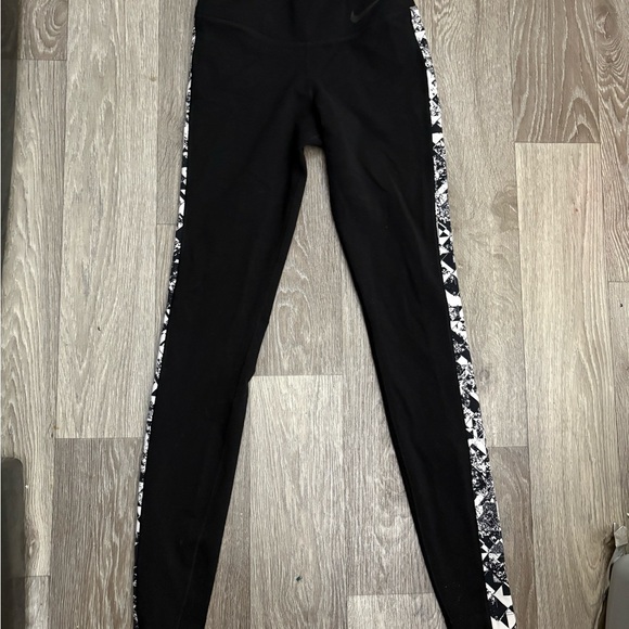 Women's Nike Legendary Jewel Running Training Tight Fit 688457 010 Size xsmall - Picture 1 of 4